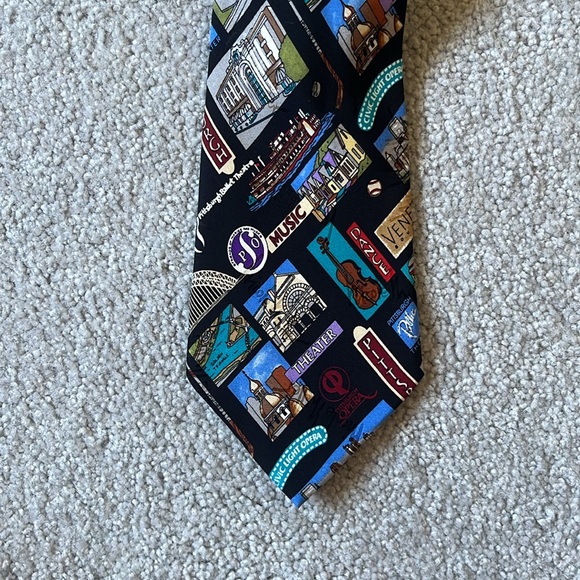 Nicole Miller signed Pittsburgh Tie - Picture 2 of 3